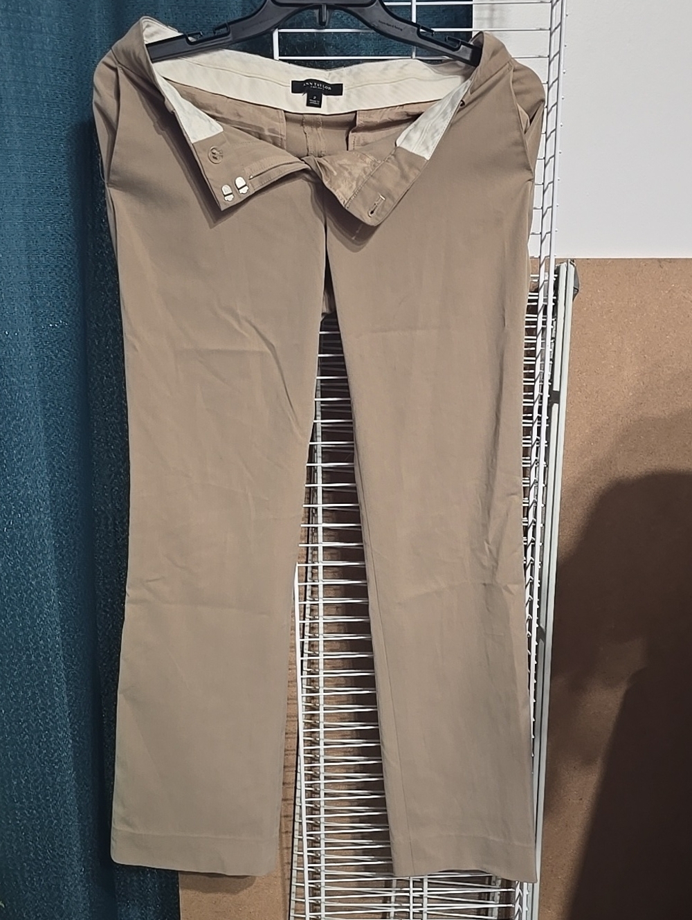 Ann Taylor Women's Dress PANTS  in Light Khaki SZ 2